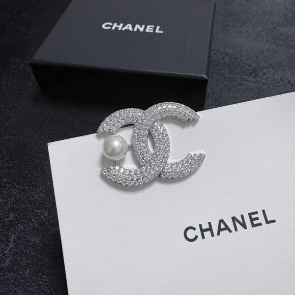Chanel brooches - Picture 5 of 7